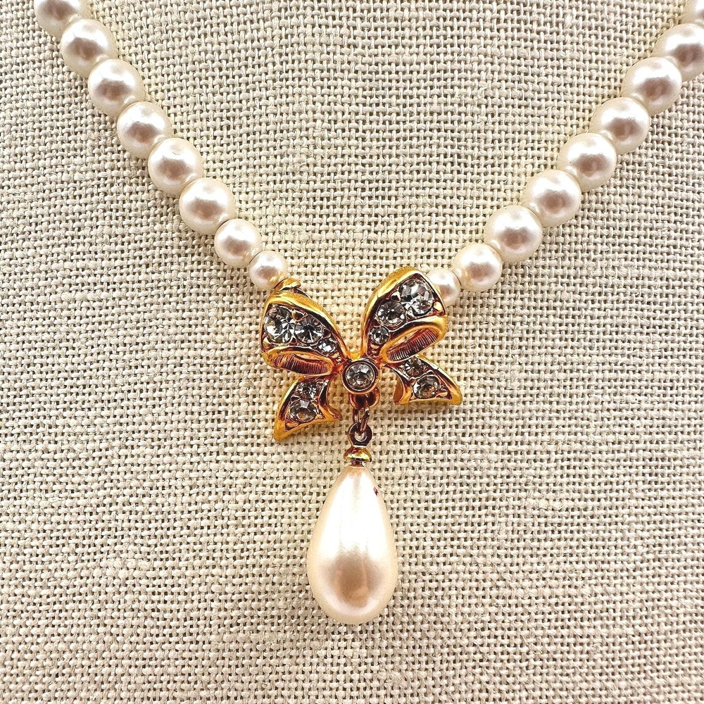 Vintage Y2K Faux Pearl Gold Tone Bow Teardrop Pendant Rhinestone Women's Jewelry